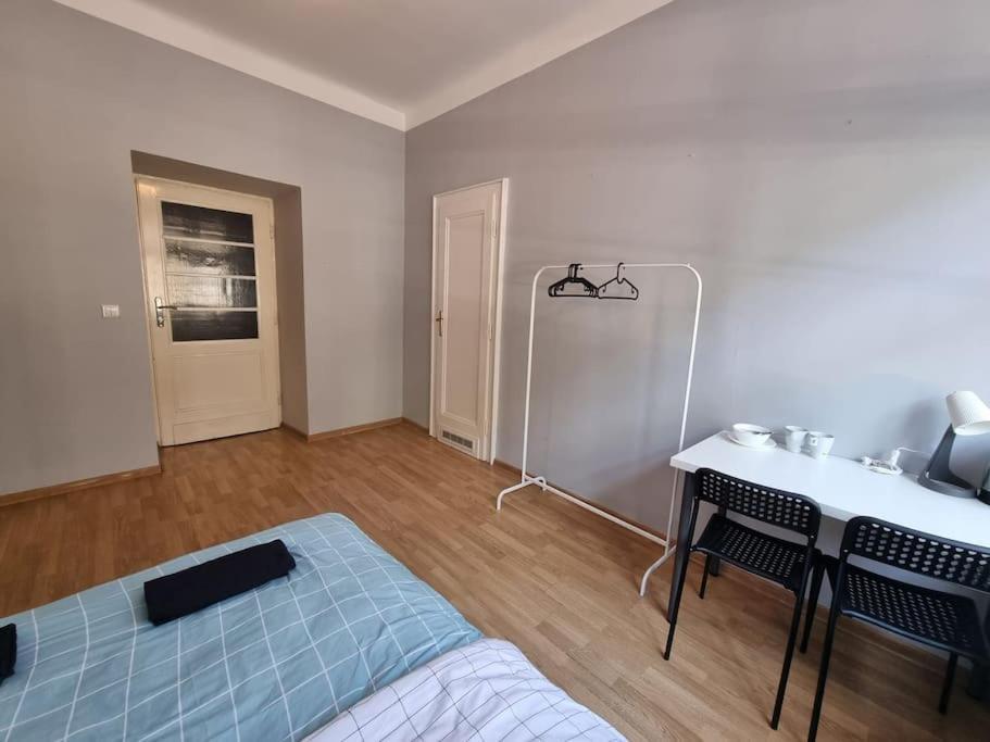 Fantastic Krk - Kr6 Room D คราคูฟ ภายนอก รูปภาพ